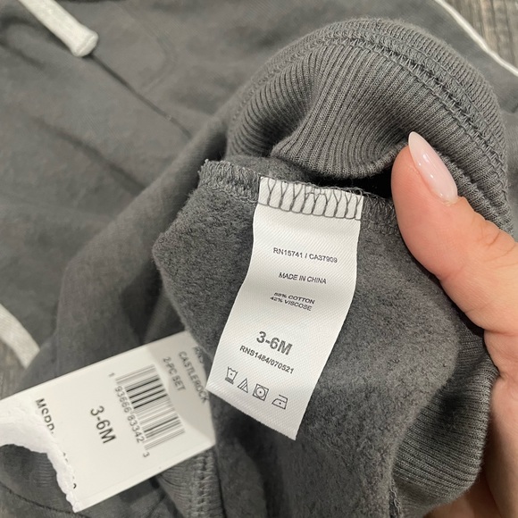 NWT SPLENDID: 3-6 boys track suit - Picture 4 of 4